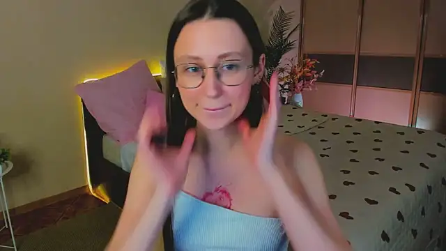 YourLovellyStory online show from April 2026 04:35:01 PM