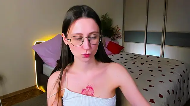 YourLovellyStory online show from April 2026 05:41:02 PM