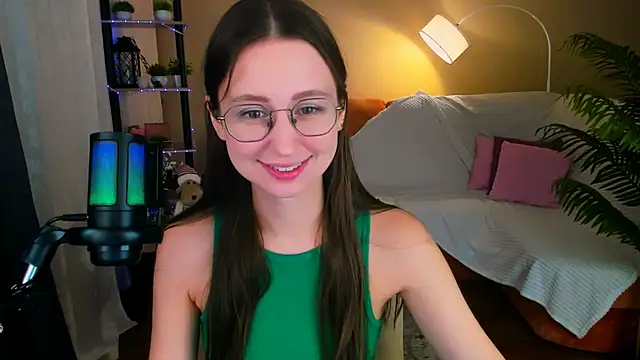 YourLovellyStory online show from December 2025 04:30:01 PM