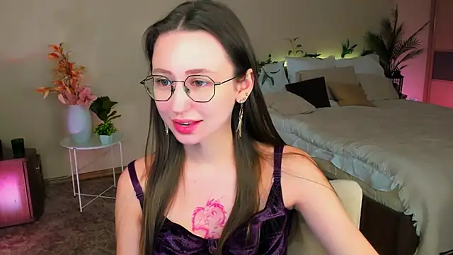 YourLovellyStory online show from December 2025 11:31:01 AM