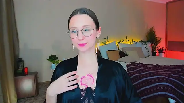 YourLovellyStory online show from January 2026 07:12:01 PM