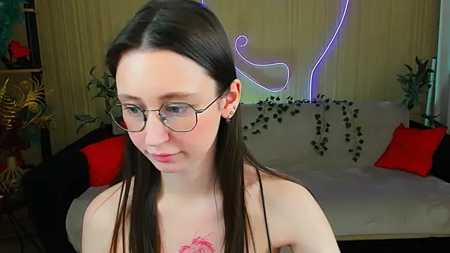 YourLovellyStory online show from May 2026 01:28:01 PM
