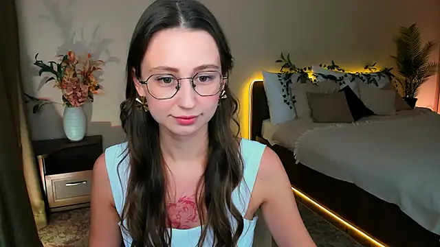 YourLovellyStory online show from September 2025 04:18:01 PM