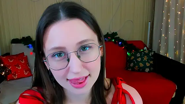 YourLovellyStory online show from December 2025 04:33:02 PM