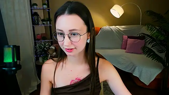 YourLovellyStory online show from December 2025 04:17:01 PM