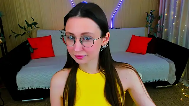 YourLovellyStory online show from April 2026 04:35:02 PM