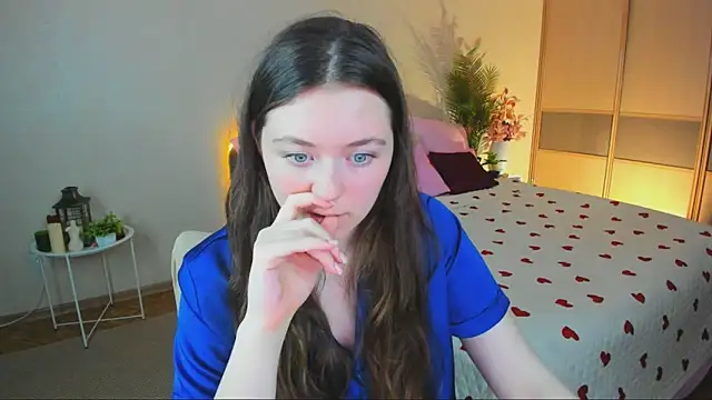 AlluringLookk online show from May 2026 04:48:02 PM