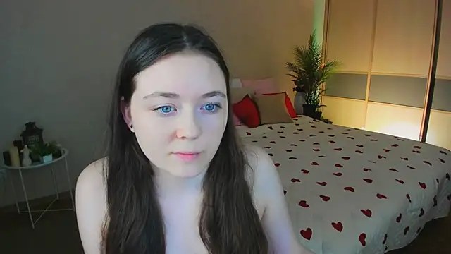 AlluringLookk online show from May 2026 04:16:01 PM