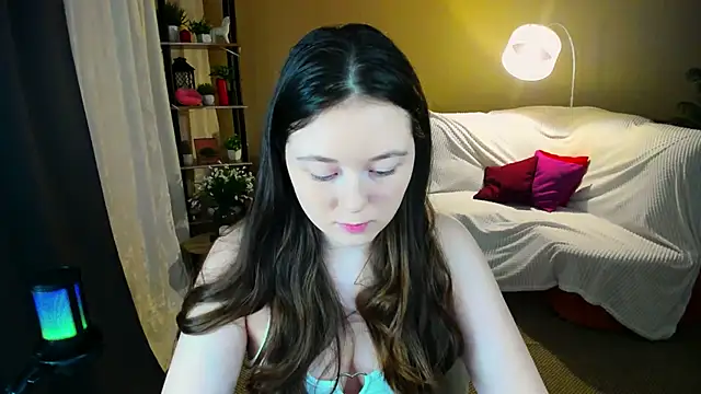 AlluringLookk online show from March 2026 04:24:02 PM