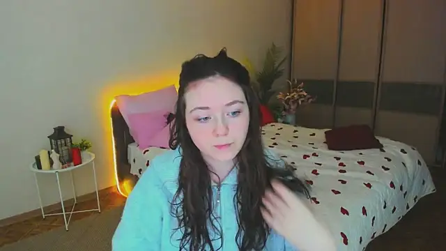 AlluringLookk online show from April 2026 12:55:01 PM