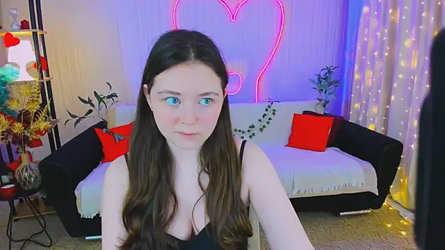 AlluringLookk online show from April 2026 04:44:02 PM