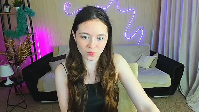 AlluringLookk online show from October 2025 06:20:01 PM