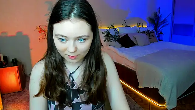 AlluringLookk online show from November 2025 04:51:02 PM