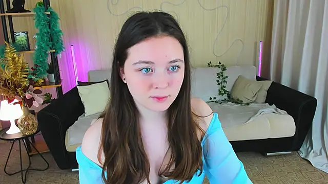 AlluringLookk online show from November 2025 04:40:02 PM