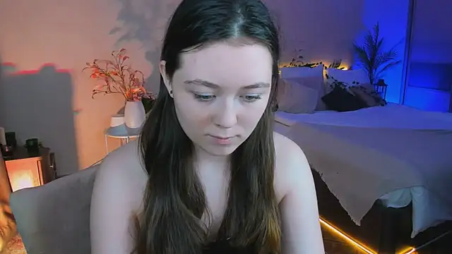 AlluringLookk online show from November 2025 04:17:01 PM