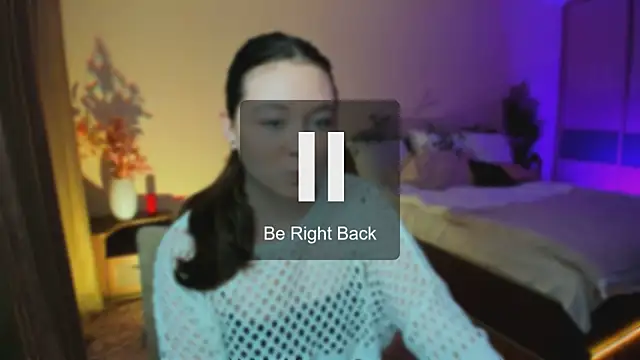 AlluringLookk online show from November 2025 04:55:02 PM