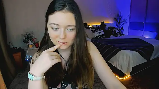 AlluringLookk online show from December 2025 01:15:01 PM