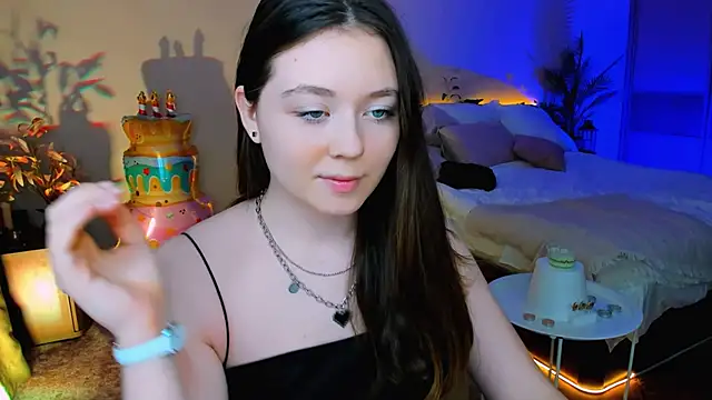 AlluringLookk online show from November 2025 11:21:01 AM