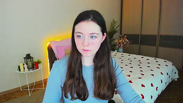 AlluringLookk online show from April 2026 04:46:01 PM