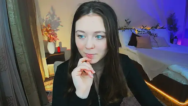 AlluringLookk online show from November 2025 04:22:01 PM