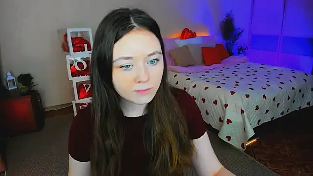 AlluringLookk online show from February 2026 04:18:01 PM