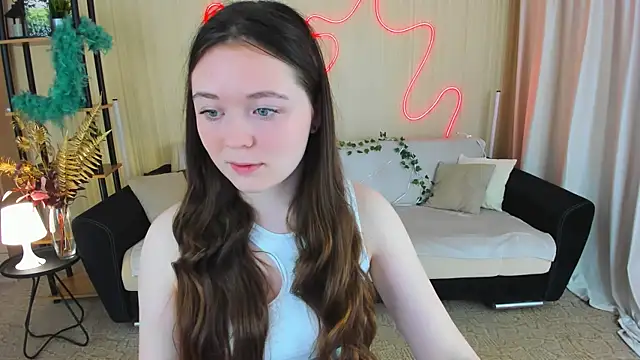 AlluringLookk online show from October 2025 04:41:02 PM