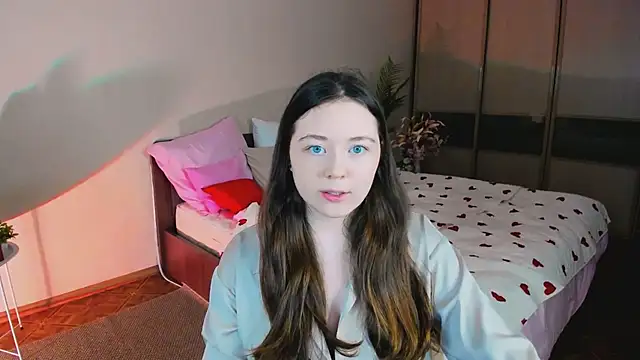 AlluringLookk online show from April 2026 04:43:02 PM