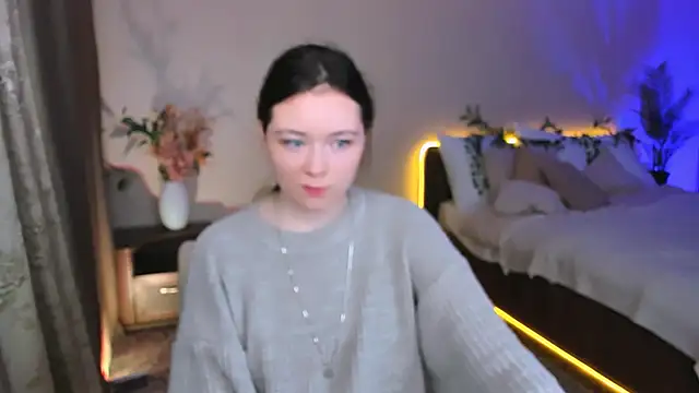 AlluringLookk online show from September 2025 04:17:02 AM