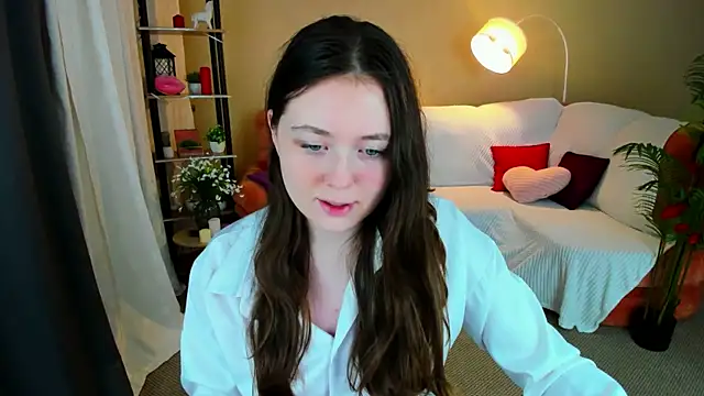 AlluringLookk online show from February 2026 06:39:01 PM