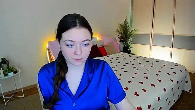 AlluringLookk online show from May 2026 05:19:02 PM
