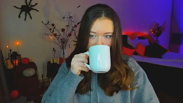 AlluringLookk online show from October 2025 12:06:02 PM