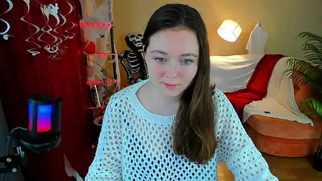 AlluringLookk online show from November 2025 04:21:01 PM