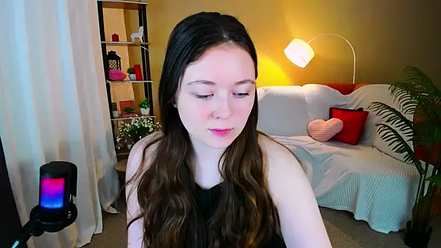 AlluringLookk online show from February 2026 12:05:02 PM