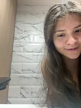 Emilyybennet  online show from December 2025 09:39:01 PM