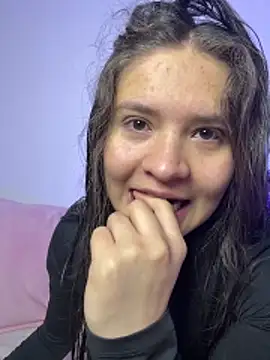 Emilyybennet  online show from December 2025 09:07:02 PM