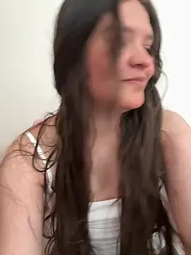 Emilyybennet  online show from May 2026 07:25:01 PM