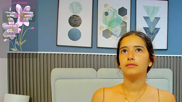 Snapshot of Ivy_petit chatting on December 2025 07:16:02 PM Ivy petit online show from December 2025 07:16:02 PM