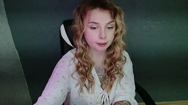 AngelicaHollywood online show from November 2025 06:19:01 PM