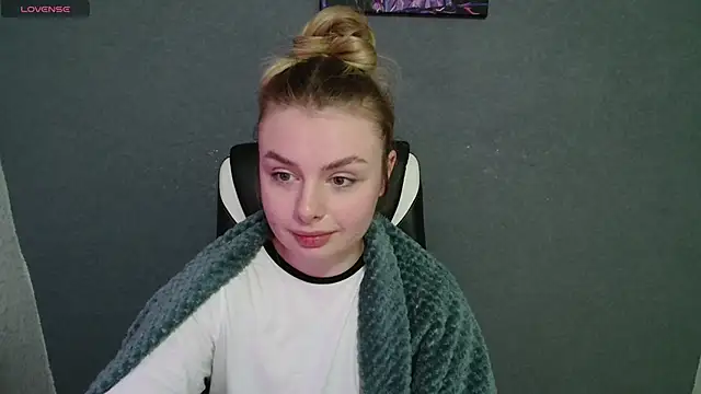 AngelicaHollywood online show from November 2025 10:24:01 PM