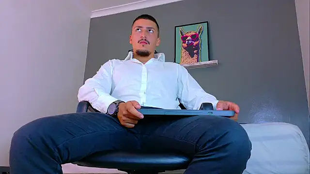 MrFox   online show from April 2026 07:58:02 PM