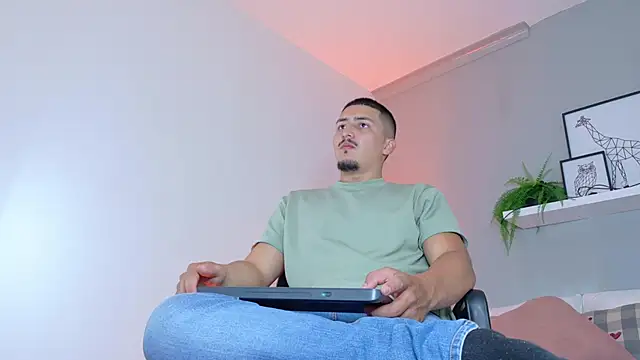 MrFox   online show from December 2025 07:30:01 PM