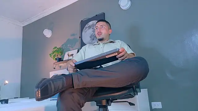 MrFox   online show from November 2025 07:57:01 PM