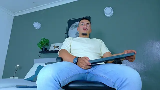 MrFox   online show from November 2025 07:39:01 PM