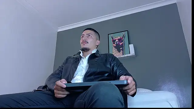 MrFox   online show from April 2026 11:50:01 AM