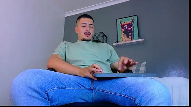 MrFox   online show from April 2026 07:48:02 PM