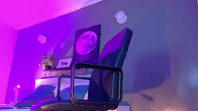 MrFox   online show from December 2025 07:40:01 PM