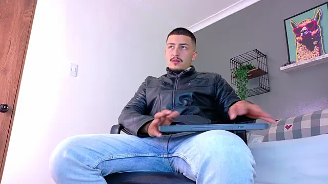 MrFox   online show from March 2026 04:32:02 PM