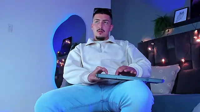 MrFox   online show from February 2026 07:31:01 PM