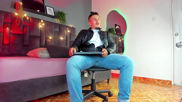 MrFox   online show from February 2026 07:32:01 PM