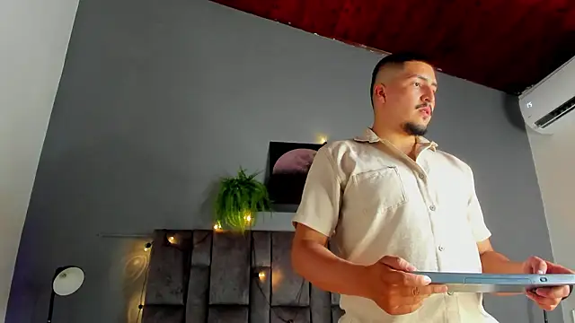 MrFox   online show from March 2026 07:32:02 PM